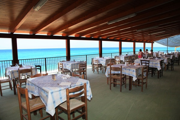 Serveert lunch en diner, Italiaanse gerechten