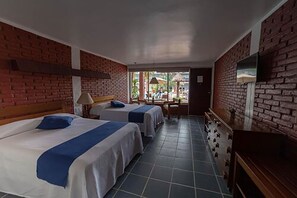 標準客房 | 客房內保險箱、書桌、免費無線上網、床單