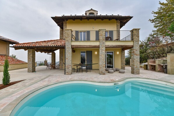 Piscine extérieure (ouverte en saison)