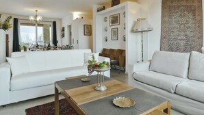 Villa, 5 habitaciones | Área de sala de estar