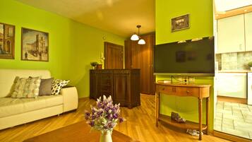 Apartment, 2 Schlafzimmer | Wohnzimmer | Flachbildfernseher