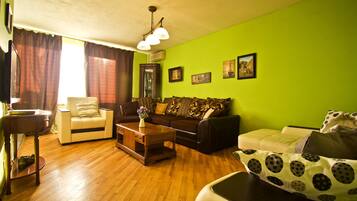 Apartment, 2 Schlafzimmer | Wohnzimmer | Flachbildfernseher