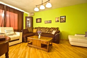 Apartment, 2 Bedrooms | Living room - Lakshmi Apartment Belorusskaya (Moscow)