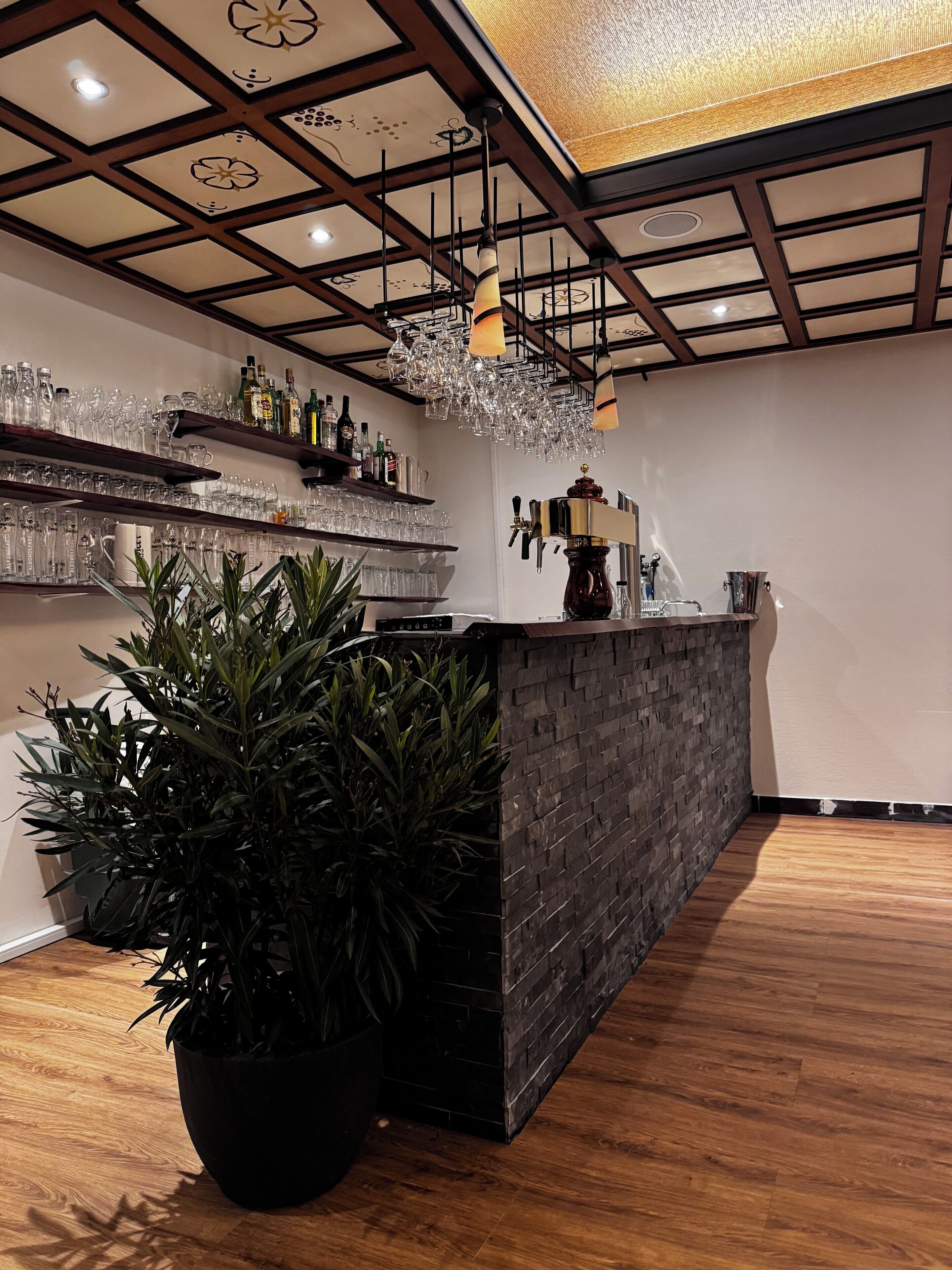 lunch and dinner served