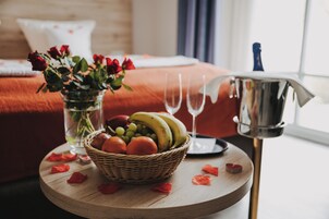 Quarto casal luxo | Roupas de cama premium, frigobar, cofres nos quartos, escrivaninha