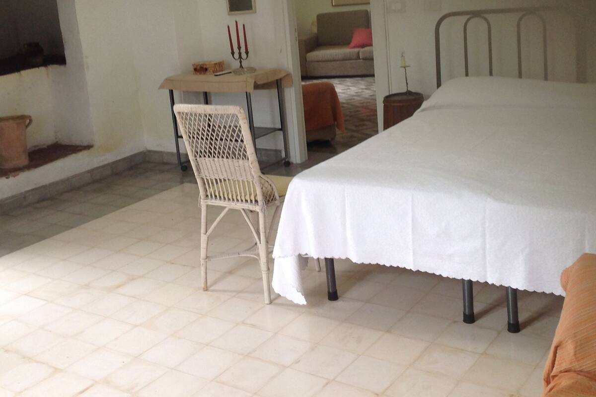 1 bedroom, down duvets, desk, iron/ironing board