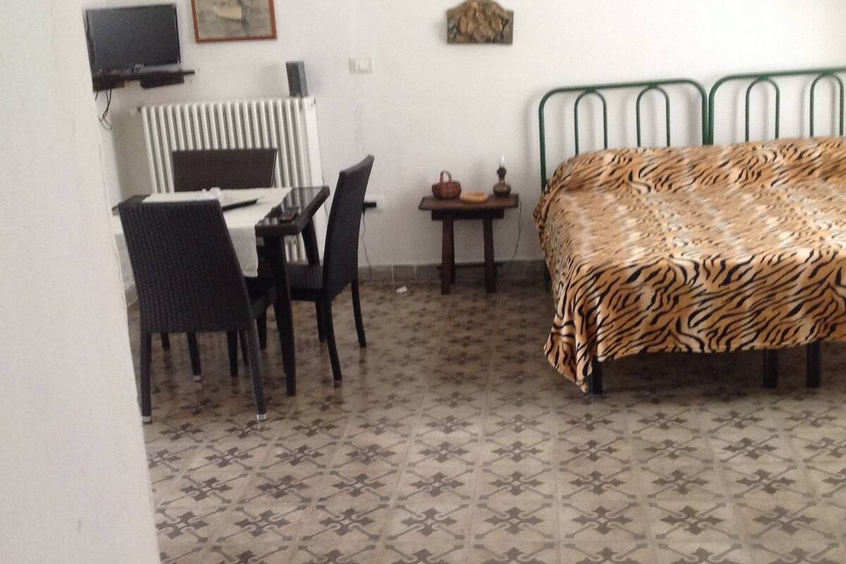 1 bedroom, down duvets, desk, iron/ironing board