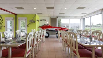 Daily buffet breakfast (EUR 8 per person)