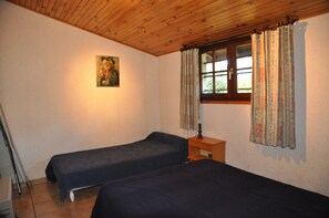 3 chambres, fer et planche Ă repasser