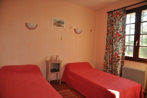 3 bedrooms, iron/ironing board