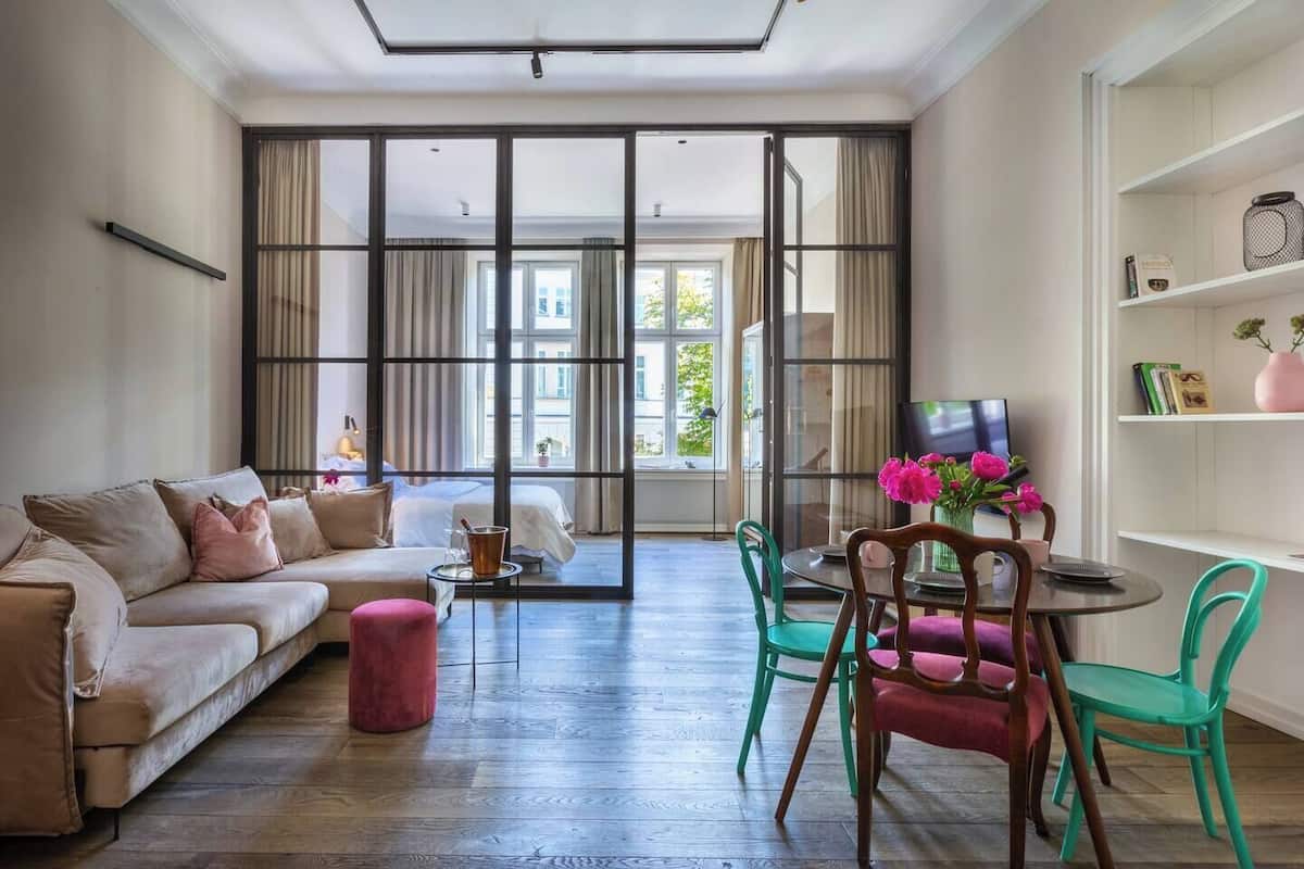 Amazing 1 Bedroom Apartment with Sauna by the Wawel Castle (Stradomska 15 Street) | Oppholdsrom | Smart-TV
