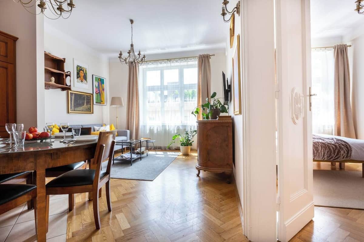 Tradisjonell leilighet, 1 soverom, kjøkken, byutsikt (Sw. Tomasza 22 Street) | Oppholdsrom | Smart-TV