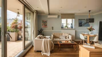 Premium Studio Suite, 1 Double Bed, Terrace, Tower (Sw. Krzyza 5 Street) | Interior