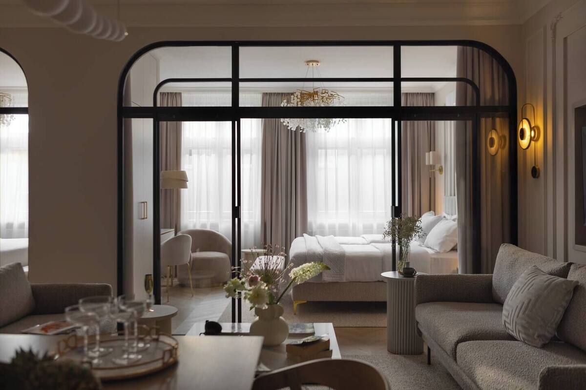 Sandstone 2-Bedroom 2 minutes to Main Square (Szpitalna 20 Street) | Oppholdsrom | Smart-TV
