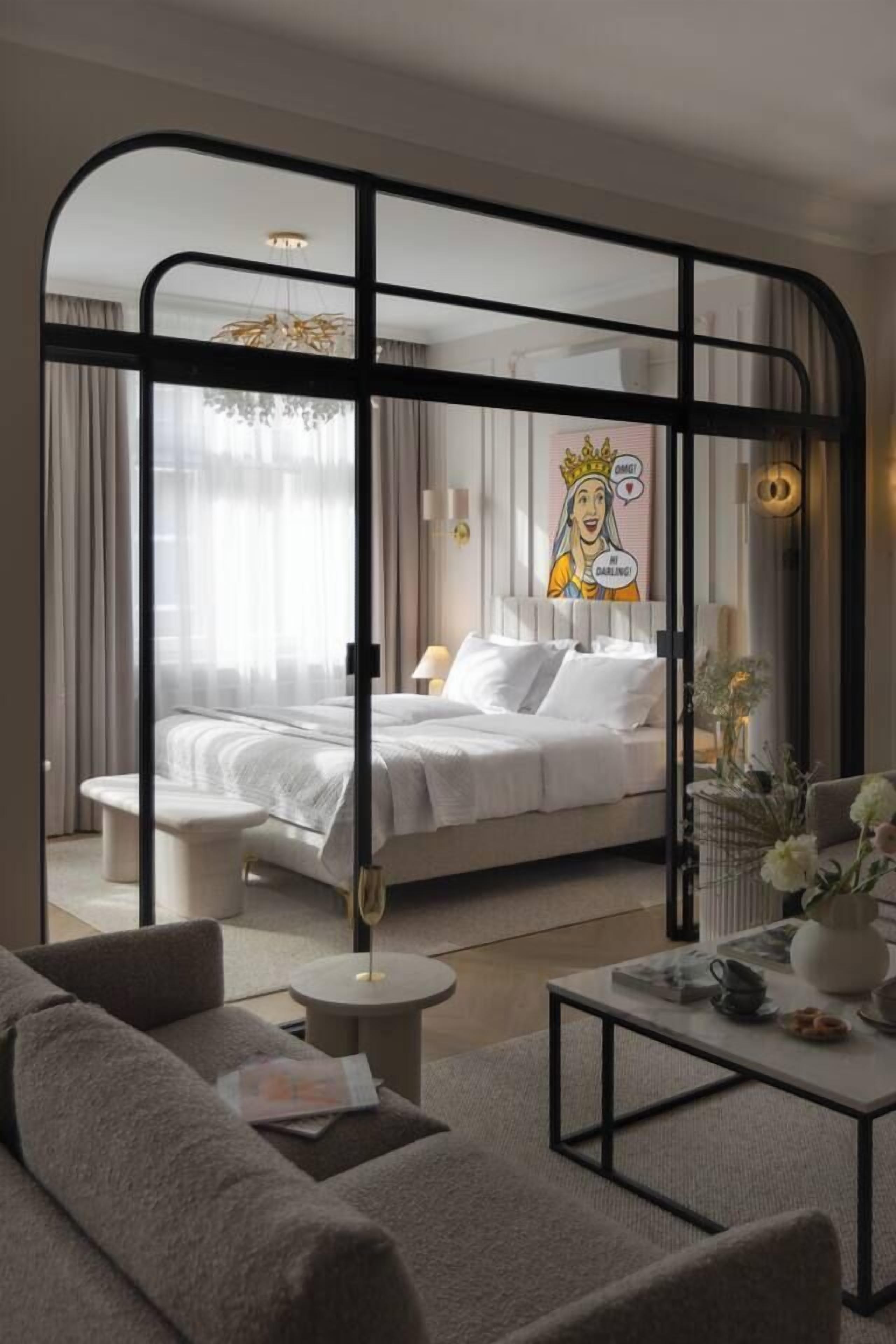 Sandstone 2-Bedroom 2 minutes to Main Square (Szpitalna 20 Street) | Living room | Smart TV