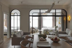 Sandstone 2-Bedroom 2 minutes to Main Square (Szpitalna 20 Street) | Spisestue