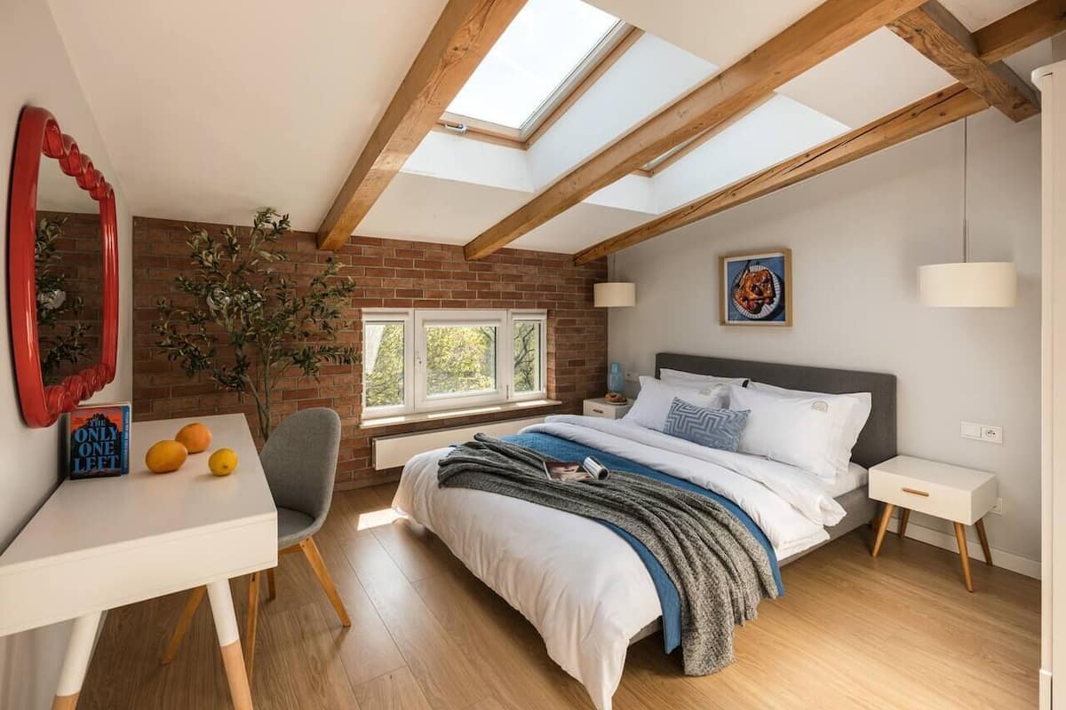 2-bed Apartment by the Planty Park (Sw. Tomasza 34 Street) | Sengetøy av topp kvalitet, strykejern/-brett og wi-fi (inkludert)