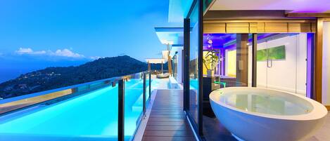 Villa | Bathroom | Separate tub and shower, free toiletries, hair dryer, slippers
