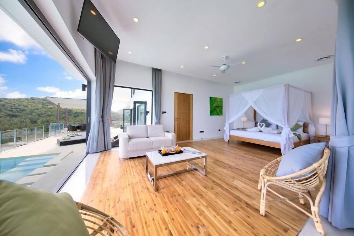 4 bedrooms, in-room safe, individually decorated, individually furnished