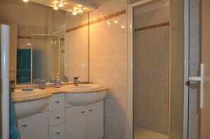 Bathtub, hair dryer