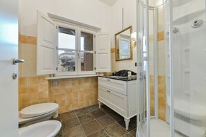 Loft | Bathroom