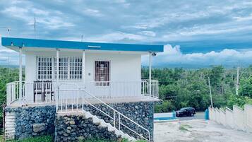 CEH 103 One Bedroom Villa / Kitchen / 1 Full & 1 Twin Size Beds, 3rd Floor | Terrace/patio