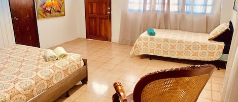 CEH 103 One Bedroom Villa / Kitchen / 1 Full & 1 Twin Size Beds, 3rd Floor | Sábanas de algodón egipcio, ropa de cama de alta calidad y edredón