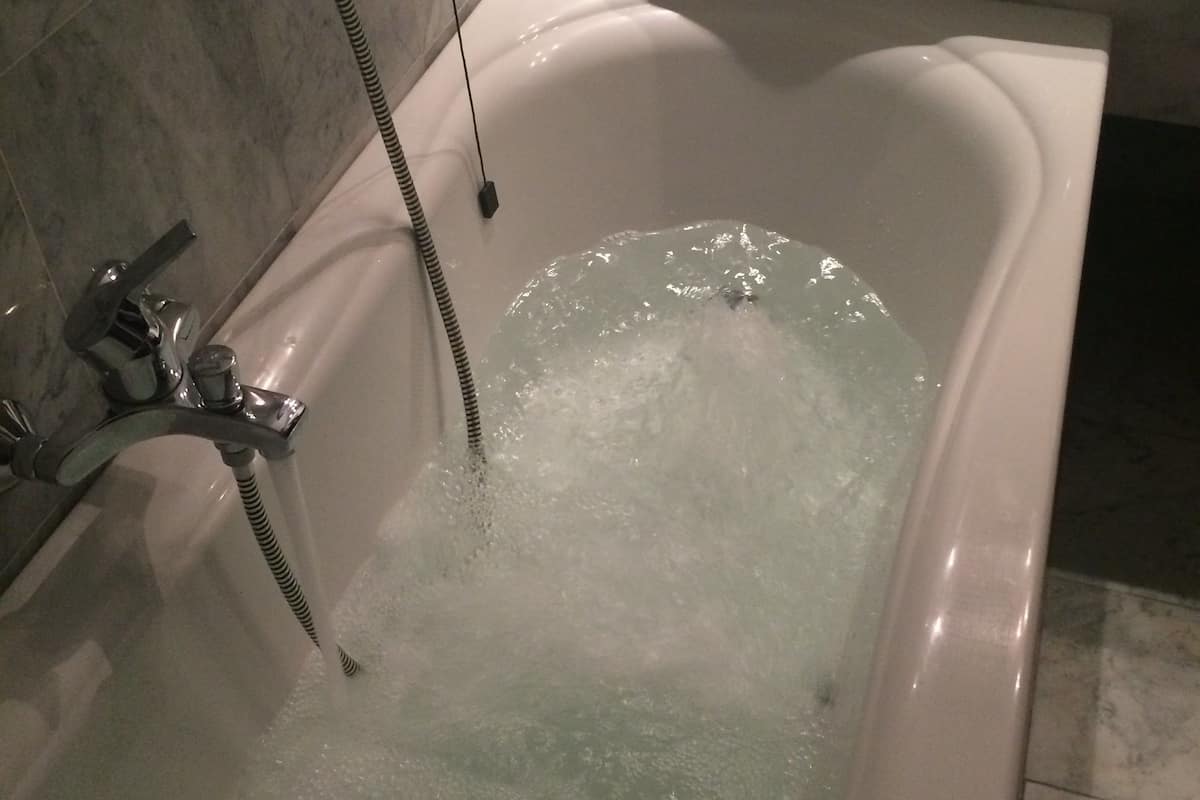 quadruple room | jetted bathtub