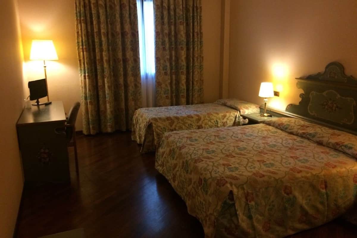 triple room | premium bedding, in-room safe, desk, soundproofing