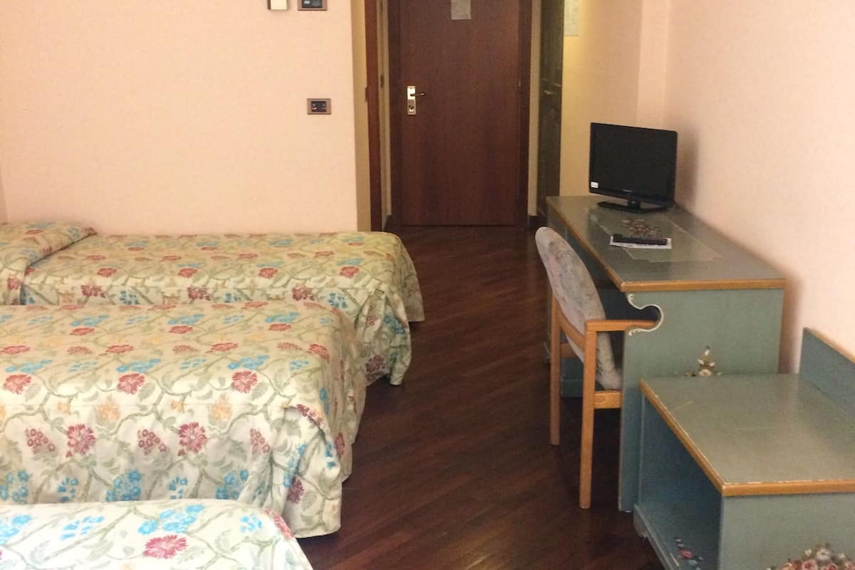 premium bedding, in-room safe, desk, soundproofing