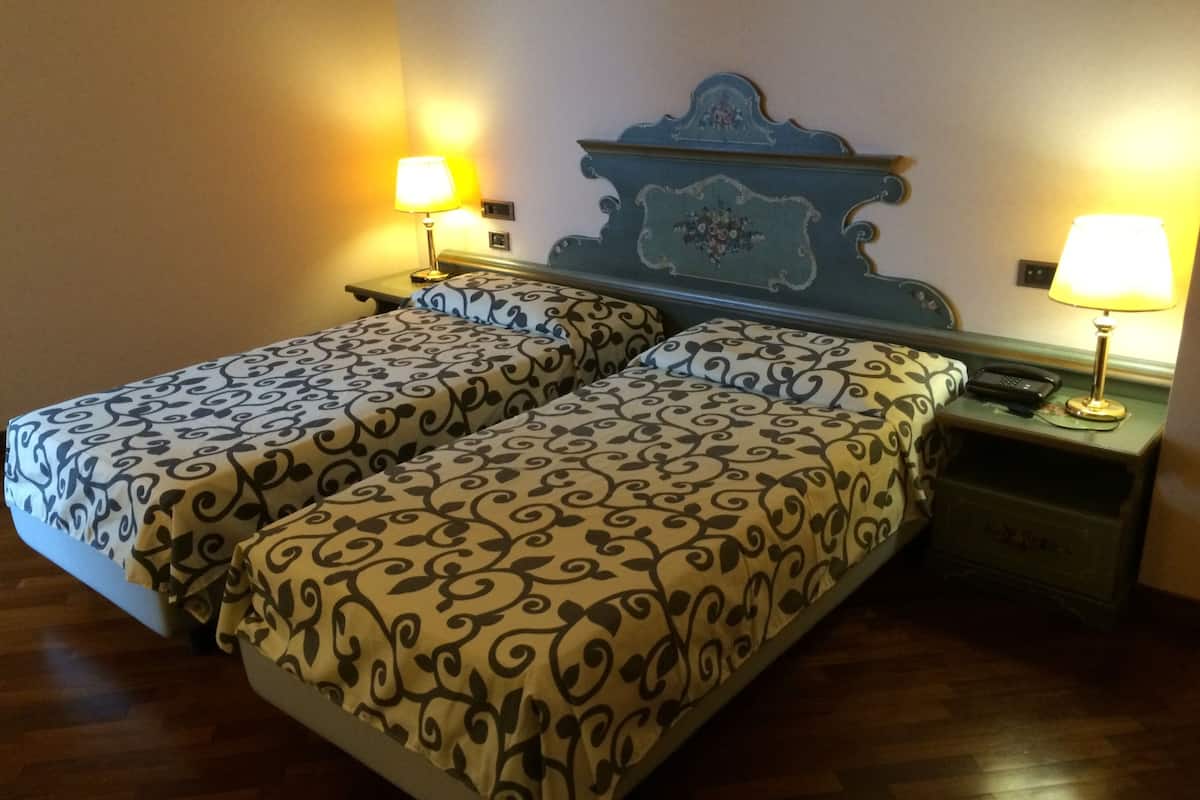 premium bedding, in-room safe, desk, soundproofing