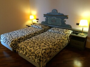 高級寝具、セーフティボックス (室内)、デスク、防音設備