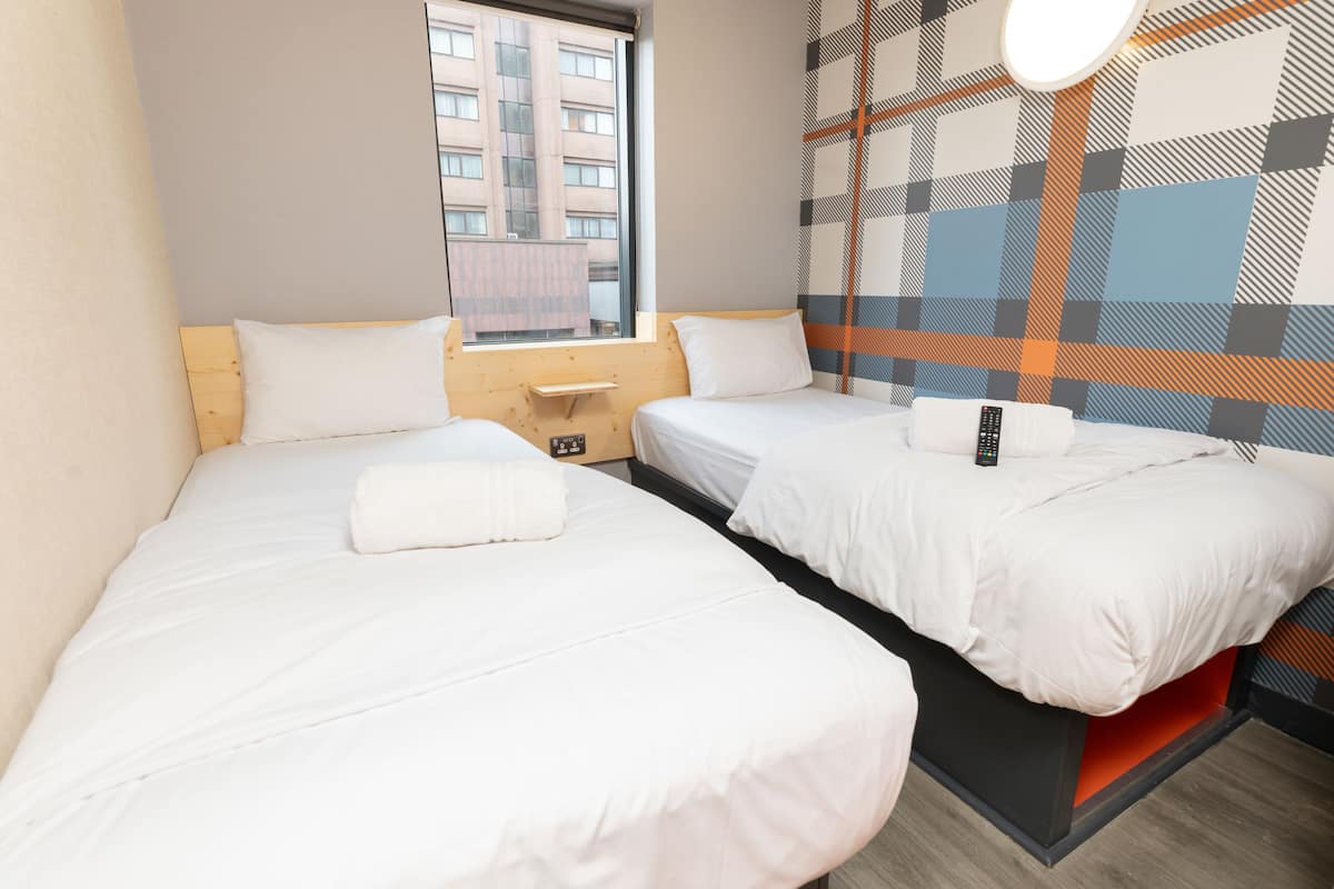 Kamar Twin Standar, 2 Tempat Tidur Twin | Wi-Fi gratis dan seprai linen