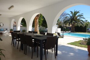 Outdoor dining - Tres Cales, Villa with private pool 6x11 m, 11 people, air conditioning (L'AMETLLA DE MAR)