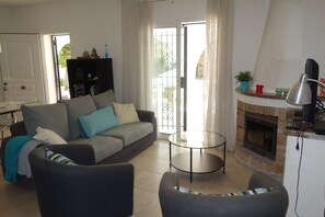 TV, fireplace, DVD player, ping pong - Tres Cales, Villa with private pool 6x11 m, 11 people, air conditioning (L'AMETLLA DE MAR)
