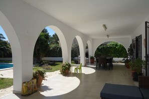 Outdoor dining - Tres Cales, Villa with private pool 6x11 m, 11 people, air conditioning (L'AMETLLA DE MAR)