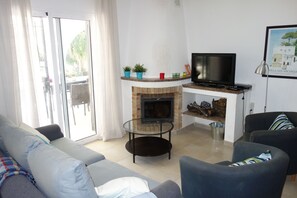 TV, fireplace, DVD player, table tennis
