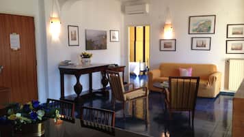 Apartment, 2 Bedrooms, Accessible, Bay View | Living room | TV
