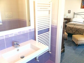 Apartment, 2 Bedrooms, Accessible, Bay View | Bathroom | Shower, bidet, towels - Apartment Sun (Sorrento)