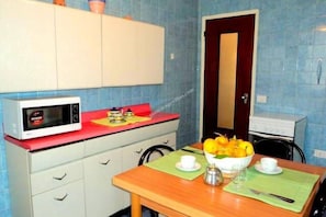 Apartment, 2 Bedrooms, Accessible, Bay View | Private kitchen
