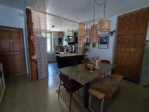 Dining - House with pool, summer kitchen, shaded terrace, large garden  (Orgon)