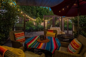 Outdoor dining - North Park Spanish revival house, walk to shops. restaurants (San Diego)