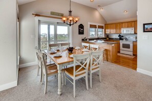 Dining - Oceanview Dog Friendly Home with Private Pool, Hot Tub, Game Room, Wet Bar (Waves)