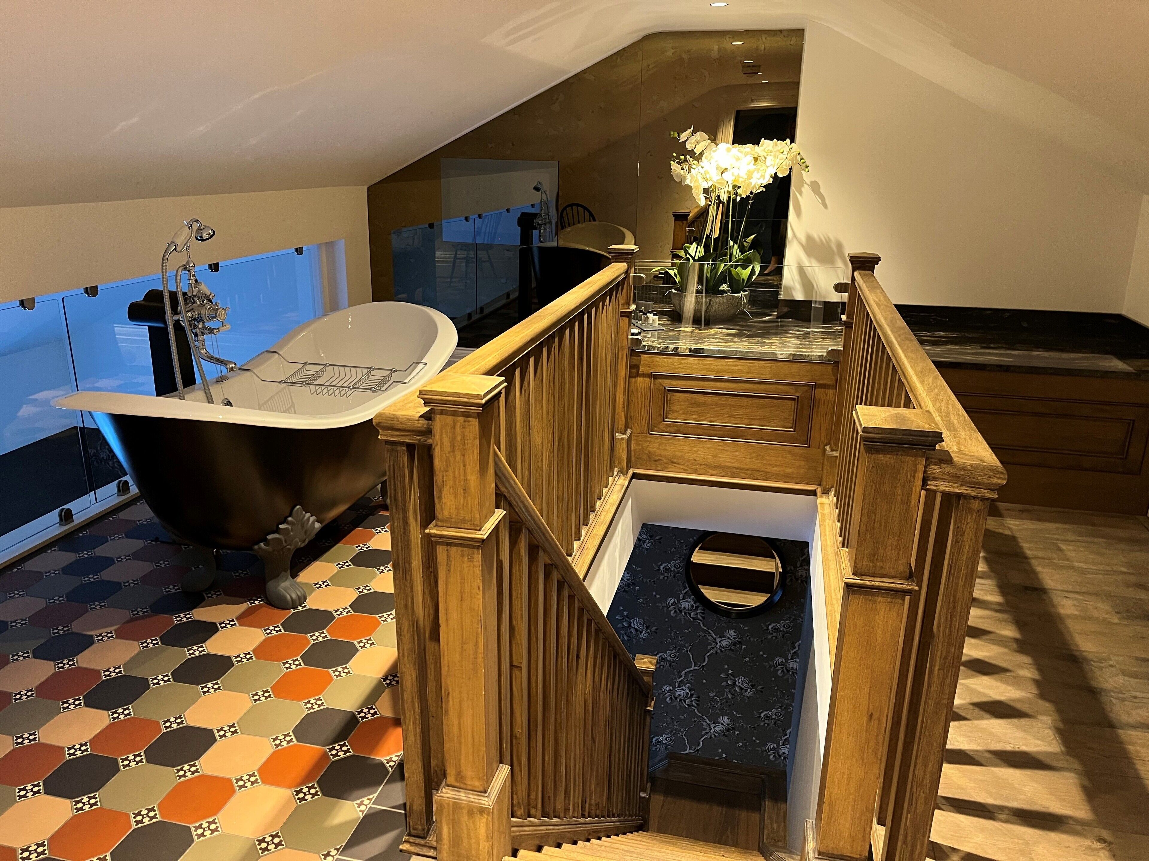 luxury double room, 1 double bed (diamond) | bathroom | combined shower/bathtub, free toiletries, hair dryer, bathrobes