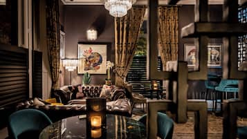 2 か所のバー / ラウンジ、カクテルバー、屋上バー