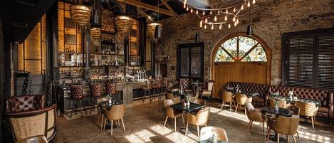 2 bares o lounges, bar de cocteles, bar en la azotea