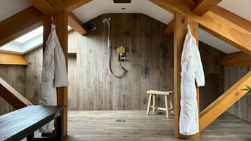 Luxury Double Room, 1 Double Bed, Ensuite (Diamond) | Bathroom | Combined shower/bathtub, free toiletries, hair dryer, bathrobes