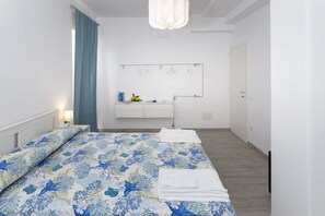 Senior Room | Minibar, soundproofing, cribs/infant beds, free WiFi - La casa sul faro (Procida)