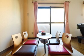 Living room - Raku House (Osaka)