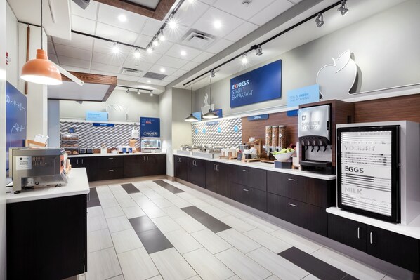 Free daily full breakfast - Holiday Inn Express & Suites St. Louis - Chesterfield by IHG (Chesterfield)